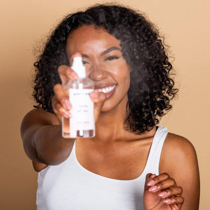 Brume Visage Hydratante à l'Eau de Rose - Formule Végan pour un Teint Éclatant